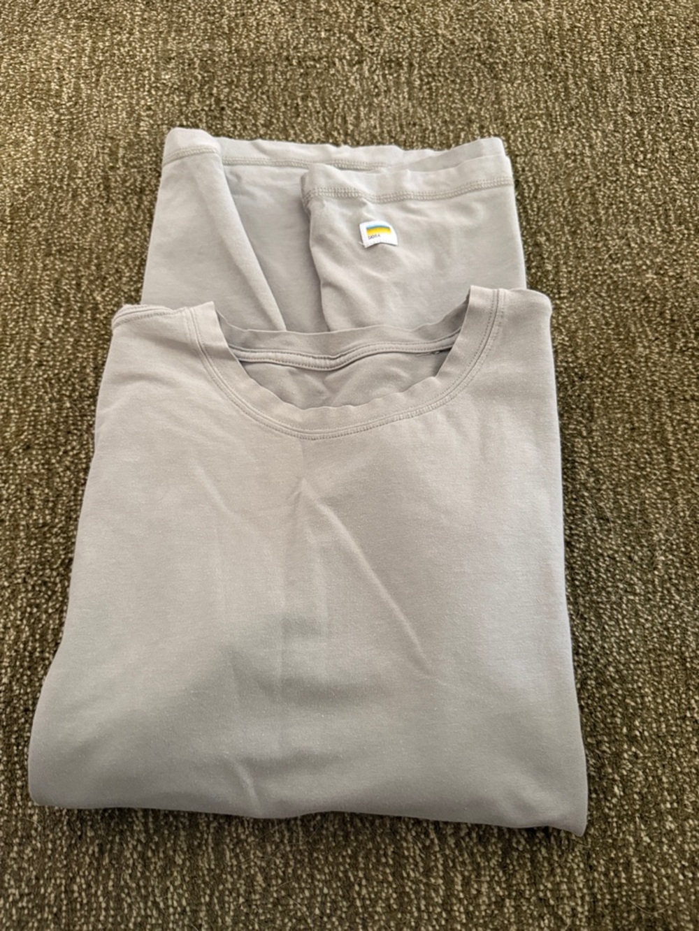 Vuori Short Sleeve Tee in Light Gray